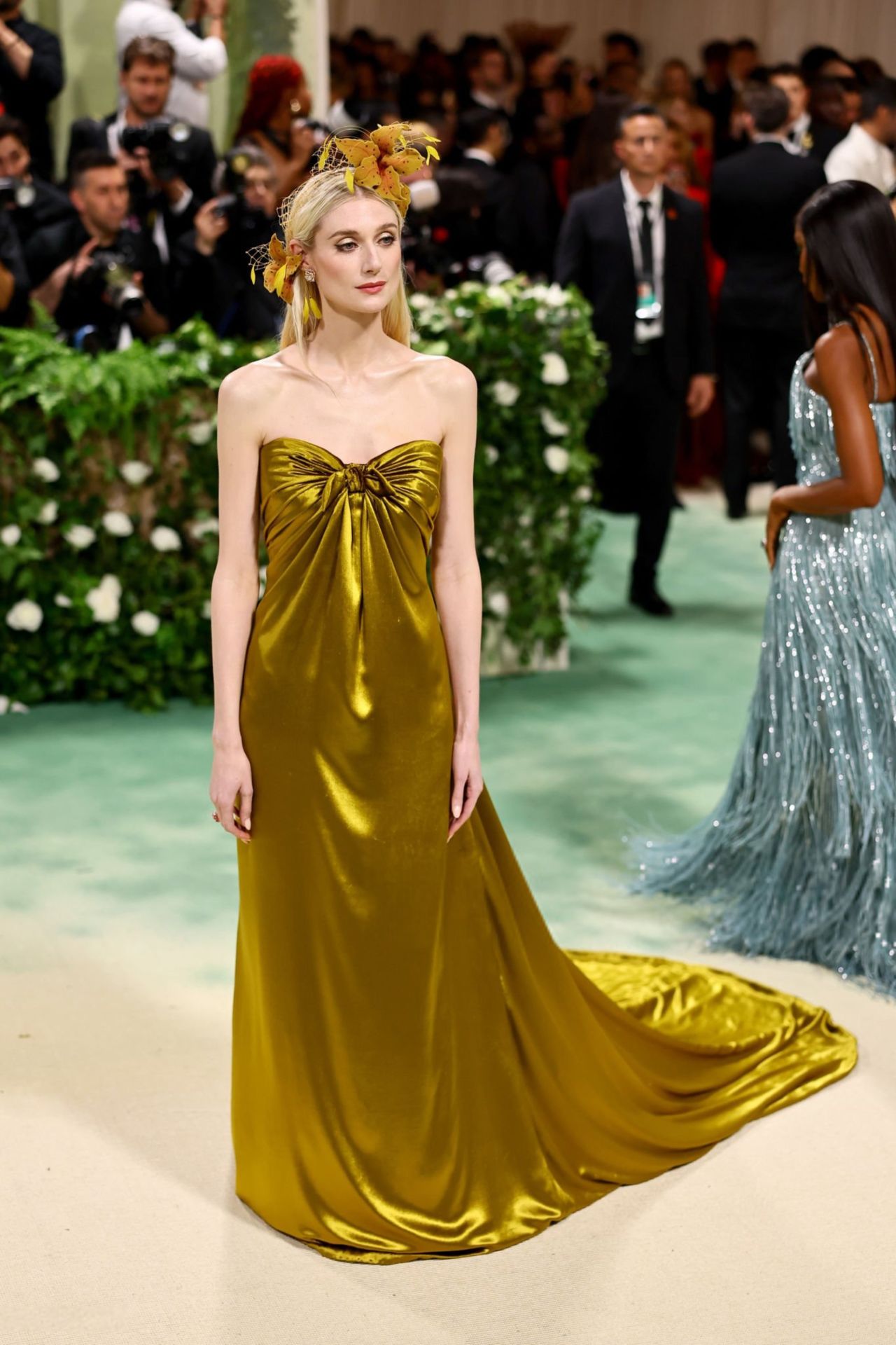 ELIZABETH DEBICKI STUNS IN DIOR AT MET GALA 2024 IN NEW YORK CITY3